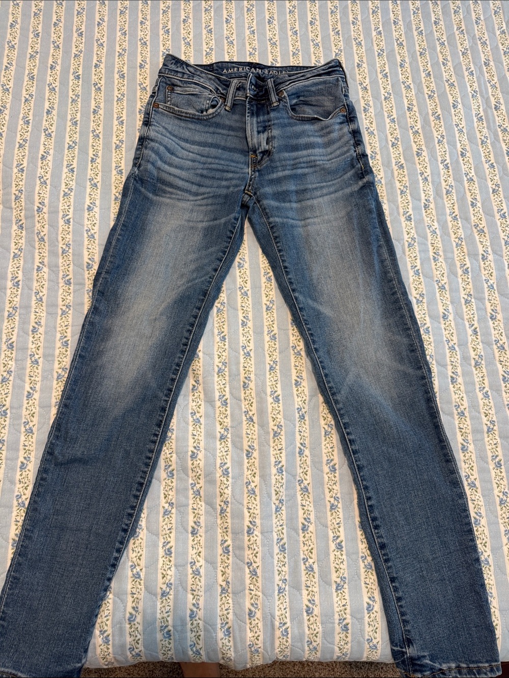 American Eagle Outfitters Women’s Skinny Jeans - Medium Blue Wash